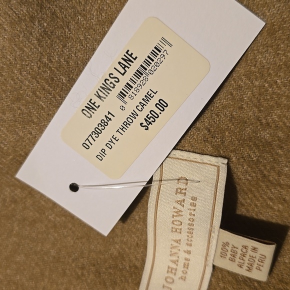 JOHANNA HOWARD Dip-Dye Throw, Camel, 100% Baby Alpaca, Retail Price $450.00US - Picture 5 of 11